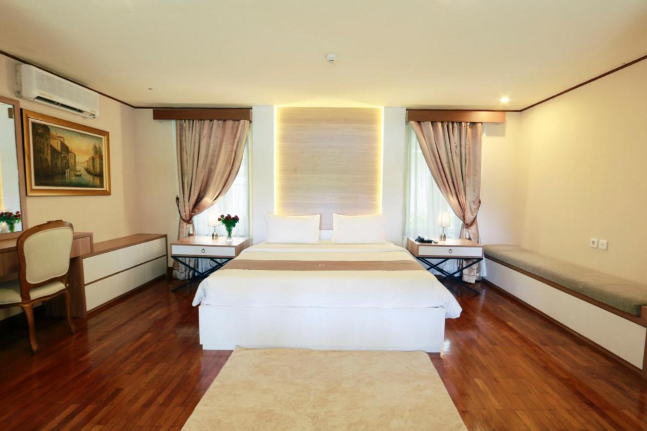 R Hotel Rancamaya Bogor Esterno foto